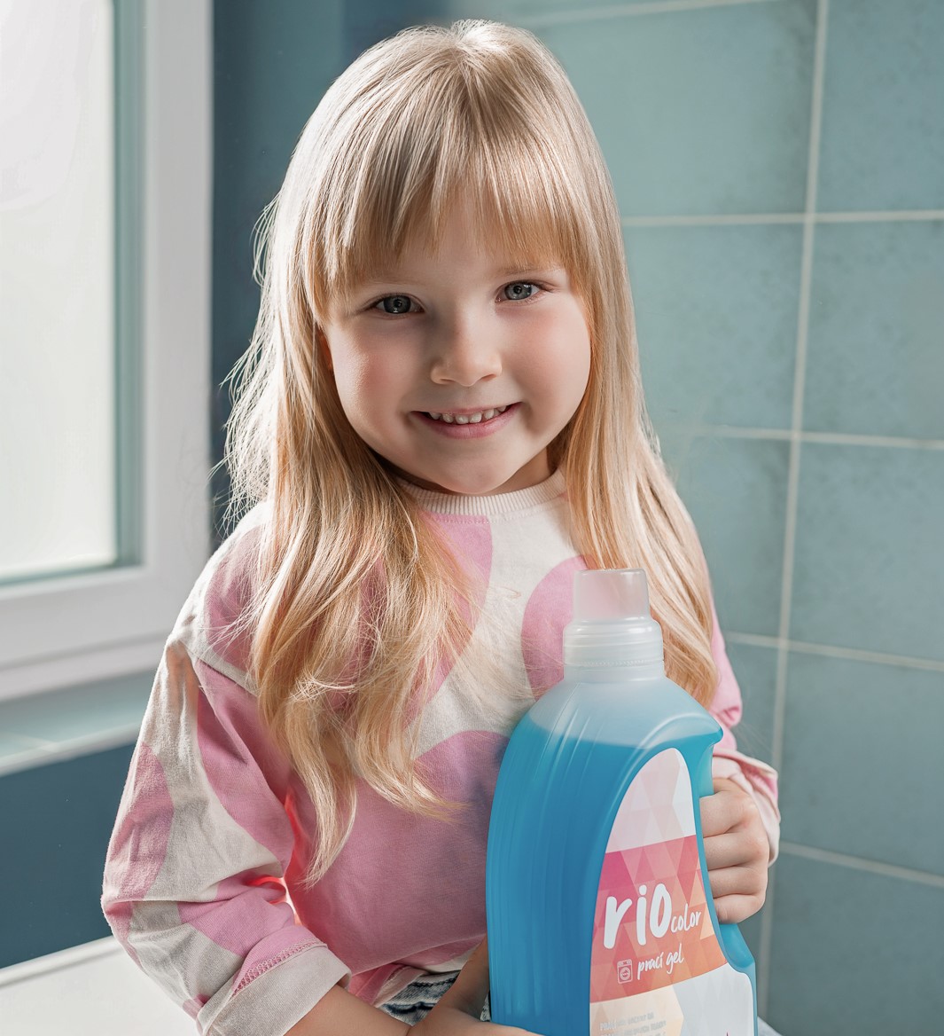 Prací gél na farebné prádlo bez parabénov: Prečo ako mama používam roky ten istý...